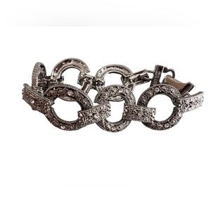 NEW Women’s Vintage Style Silver Tone Bracelet.